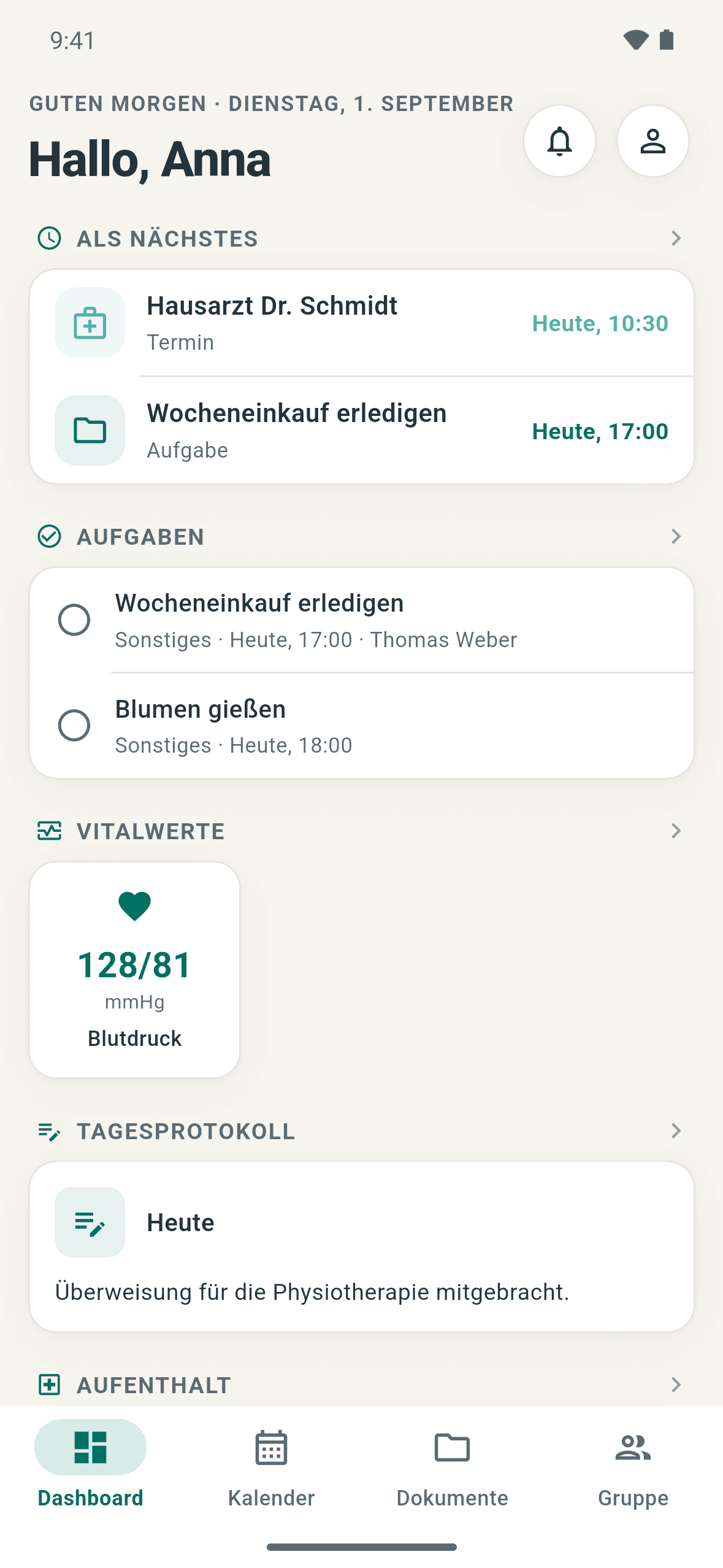 Screenshot der Sanavio-App: Das Dashboard begrüßt Anna und zeigt als Nächstes den Hausarzttermin um 10:30 Uhr, zwei offene Aufgaben, den zuletzt gemessenen Blutdruck von 128 zu 81 sowie den heutigen Eintrag im Tagesprotokoll.